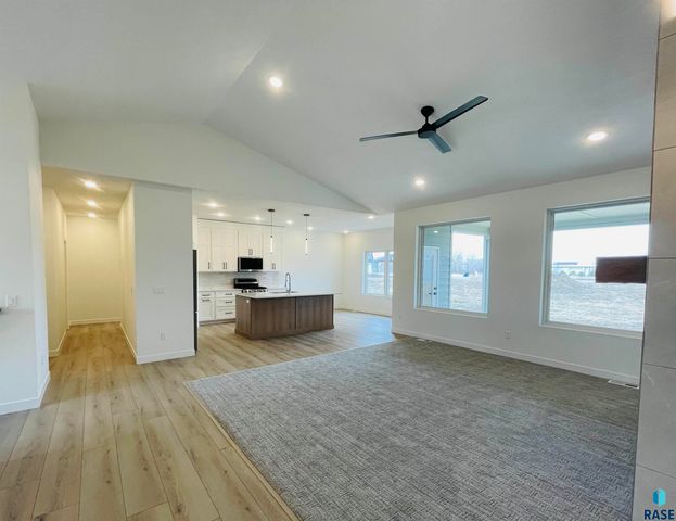 433 Bunyan Dr, Harrisburg, SD 57032