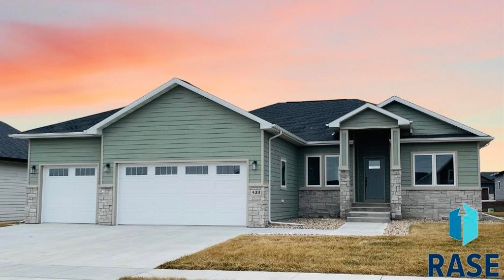 433 Bunyan Dr, Harrisburg, SD 57032