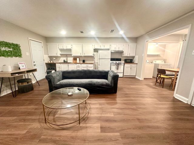 1105 Len Street, Bossier City, LA 71111