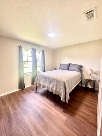 1105 Len Street, Bossier City, LA 71111