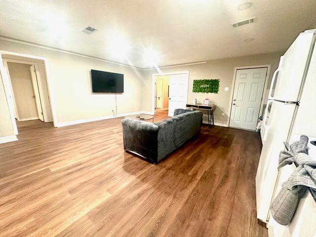 1105 Len Street, Bossier City, LA 71111