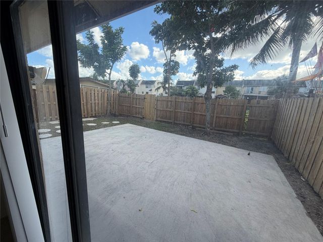 6522 Harbour Rd, North Lauderdale, FL 33068