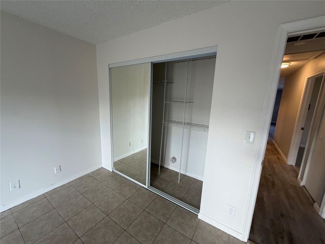 6522 Harbour Rd, North Lauderdale, FL 33068