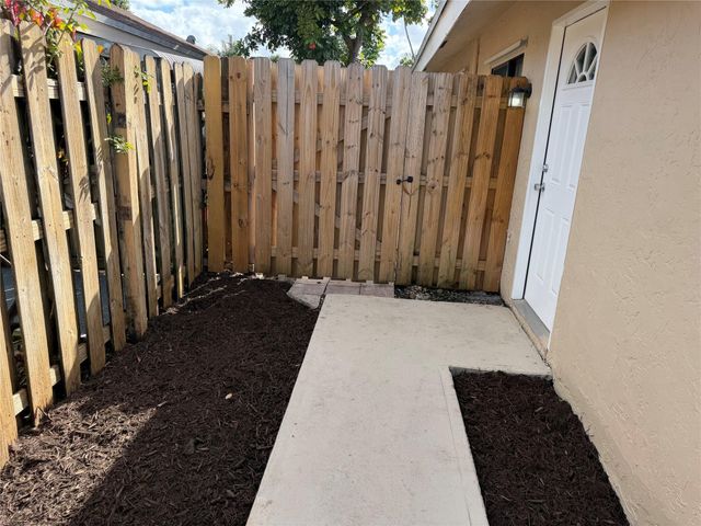 6522 Harbour Rd, North Lauderdale, FL 33068