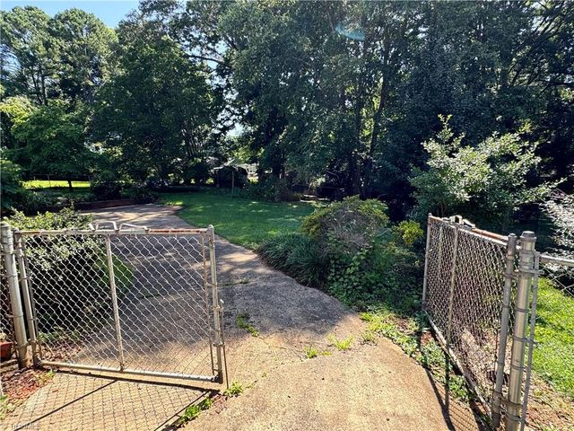 2541 Weymoth Road, Winston-salem, NC 27103