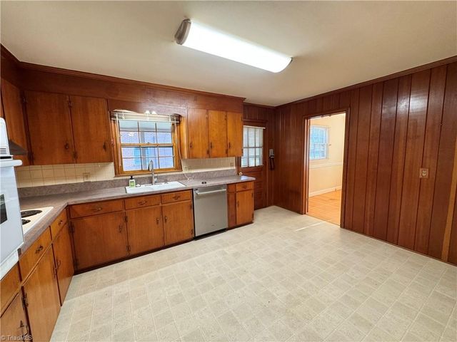 2541 Weymoth Road, Winston-salem, NC 27103