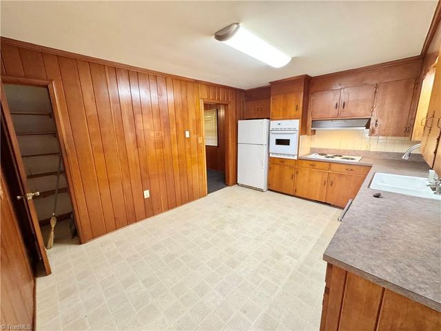2541 Weymoth Road, Winston-salem, NC 27103