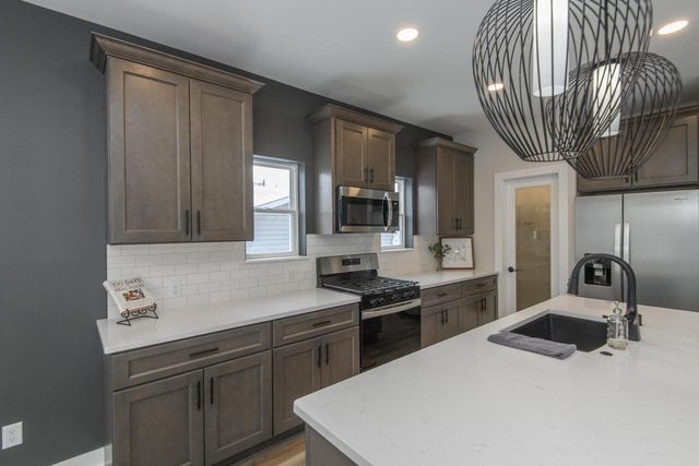 1414 S 166th STREET, New Berlin, WI 53151