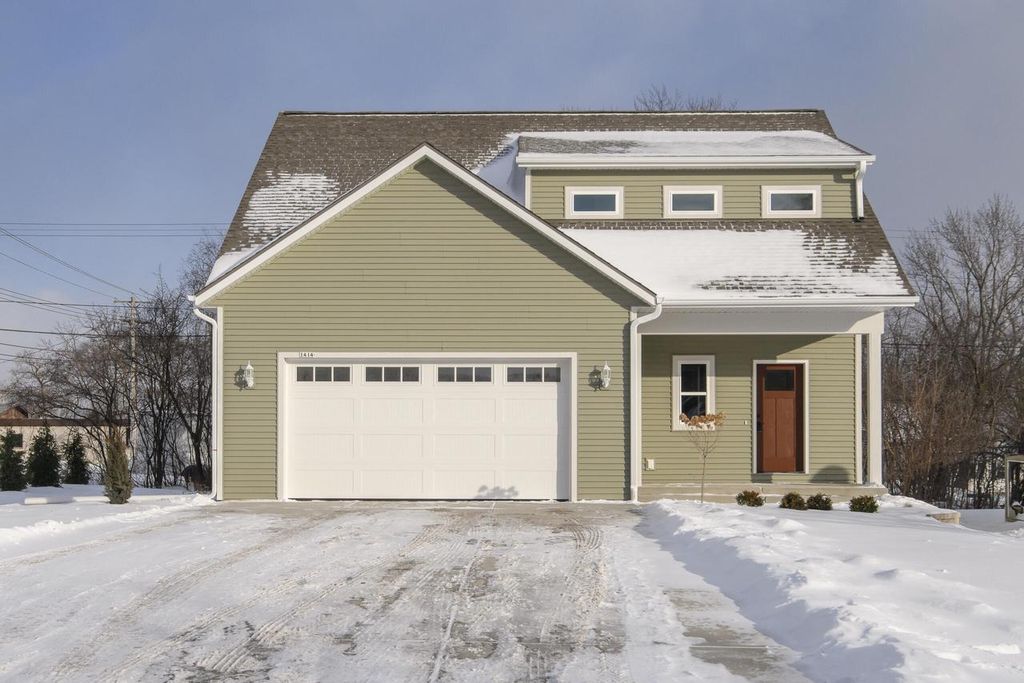 1414 S 166th STREET, New Berlin, WI 53151