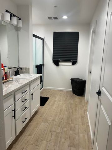 788 Apple Street, Dinuba, CA 93618