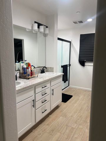 788 Apple Street, Dinuba, CA 93618