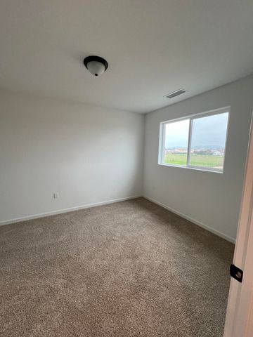 788 Apple Street, Dinuba, CA 93618