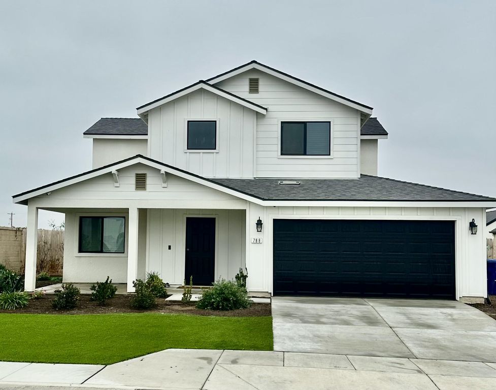 788 Apple Street, Dinuba, CA 93618