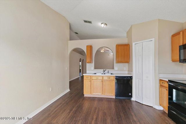6606 N GENTLE OAKS Drive, Jacksonville, FL 32244