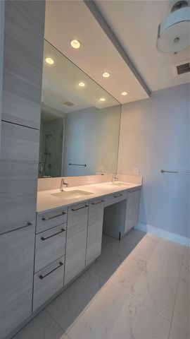 100 1ST AVENUE N 2406, St Petersburg, FL 33701