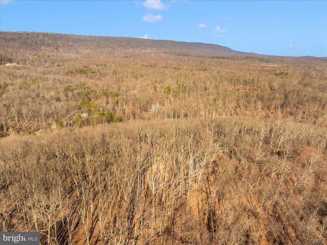 JERMIKEY COURT, Hedgesville, WV 25427