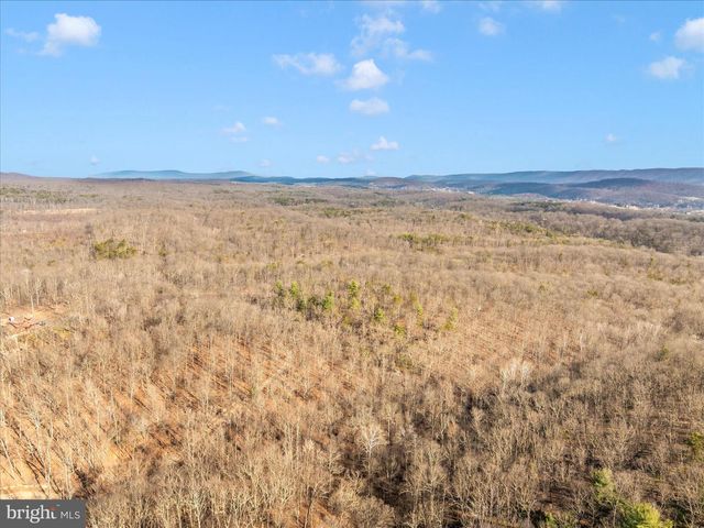 JERMIKEY COURT, Hedgesville, WV 25427