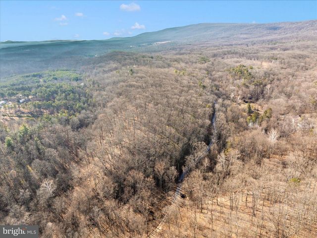 JERMIKEY COURT, Hedgesville, WV 25427