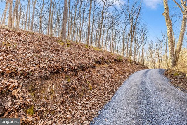 JERMIKEY COURT, Hedgesville, WV 25427