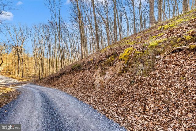 JERMIKEY COURT, Hedgesville, WV 25427