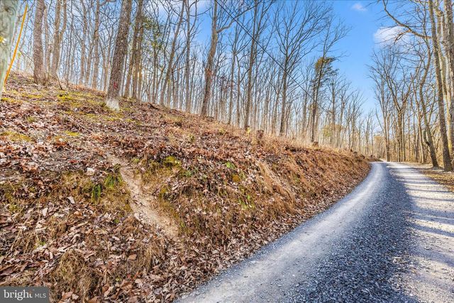 JERMIKEY COURT, Hedgesville, WV 25427