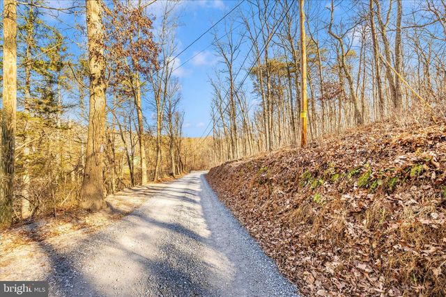 JERMIKEY COURT, Hedgesville, WV 25427