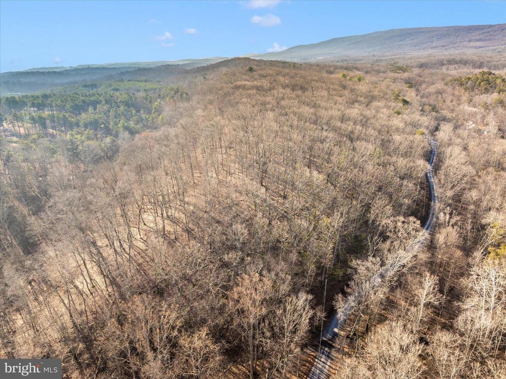 JERMIKEY COURT, Hedgesville, WV 25427