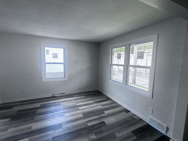 6337 13th AVENUE, Kenosha, WI 53143