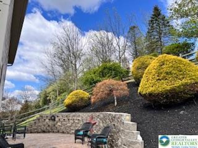 8355 Valley Grn, Upper Macungie Twp, PA 18051