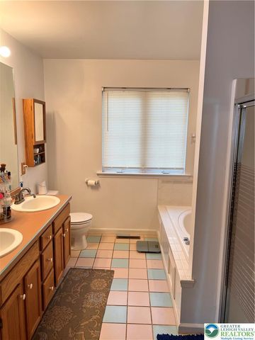 8355 Valley Grn, Upper Macungie Twp, PA 18051