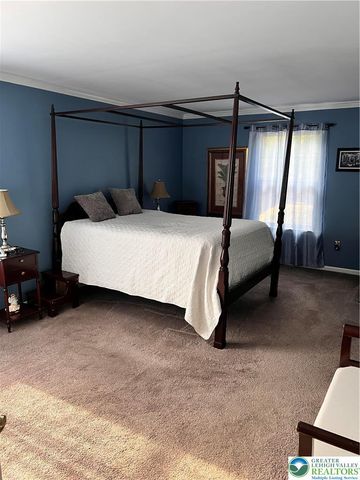 8355 Valley Grn, Upper Macungie Twp, PA 18051