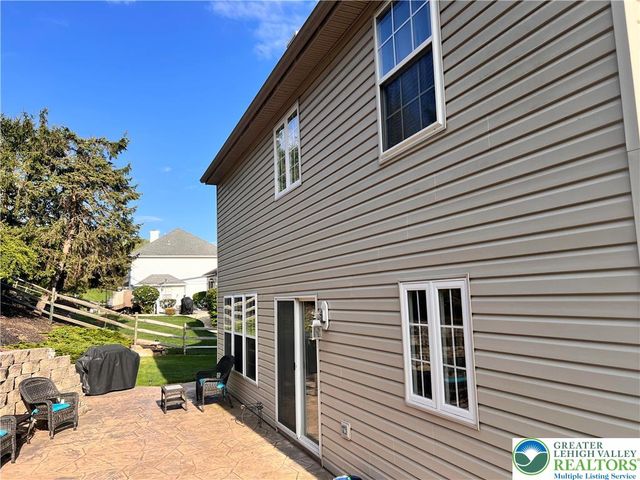 8355 Valley Grn, Upper Macungie Twp, PA 18051