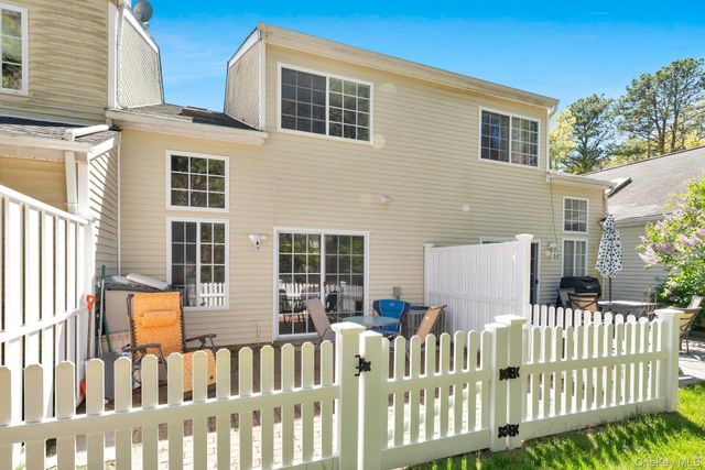 125 Farm House Court, Manorville, NY 11949