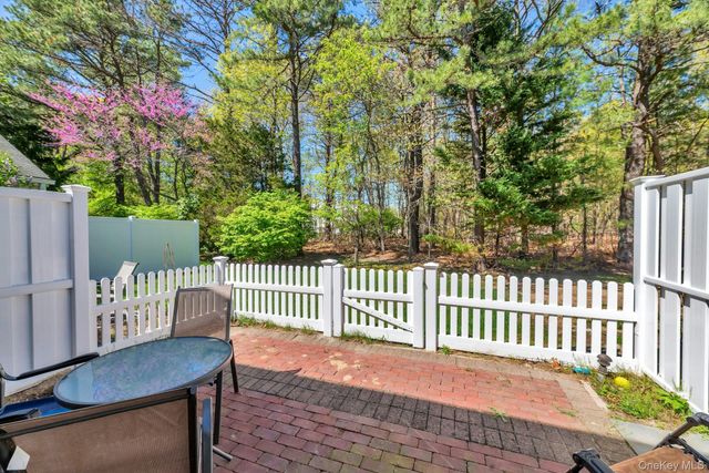 125 Farm House Court, Manorville, NY 11949