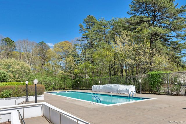 125 Farm House Court, Manorville, NY 11949