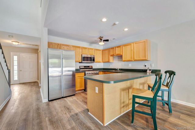 125 Farm House Court, Manorville, NY 11949
