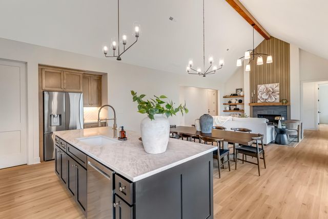 726 Azalea Lane, Versailles, KY 40383