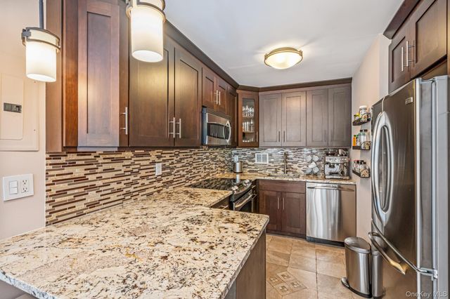 16801 12th Avenue 3A, Whitestone, NY 11357