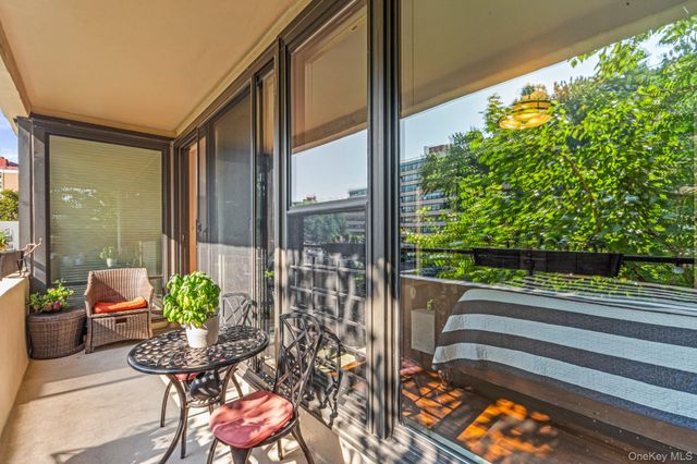 16801 12th Avenue 3A, Whitestone, NY 11357