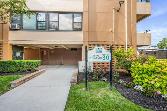 16801 12th Avenue 3A, Whitestone, NY 11357