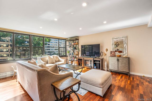 16801 12th Avenue 3A, Whitestone, NY 11357