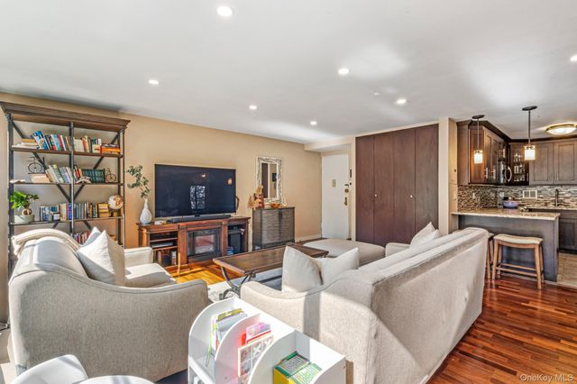 16801 12th Avenue 3A, Whitestone, NY 11357