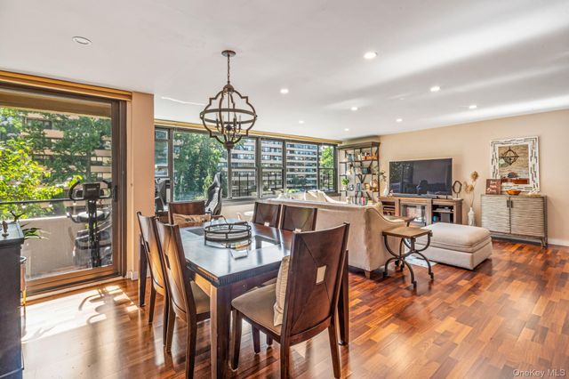 16801 12th Avenue 3A, Whitestone, NY 11357