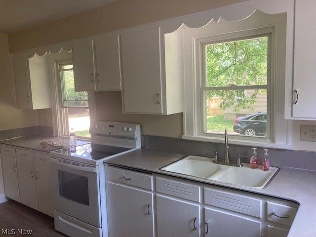 4977 Damon, Warren, OH 44483