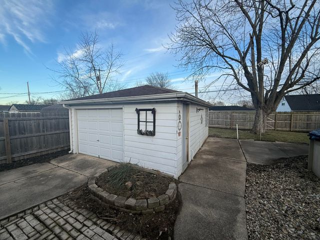 733-1 Imperial Road, Valparaiso, IN 46385