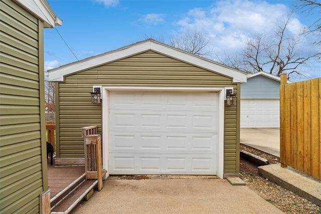 601 E 22nd Street S, Newton, IA 50208