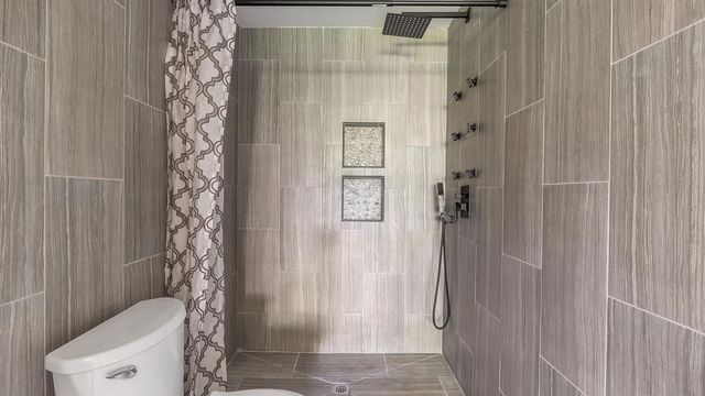 9663 NW 76th Street, Tamarac, FL 33321
