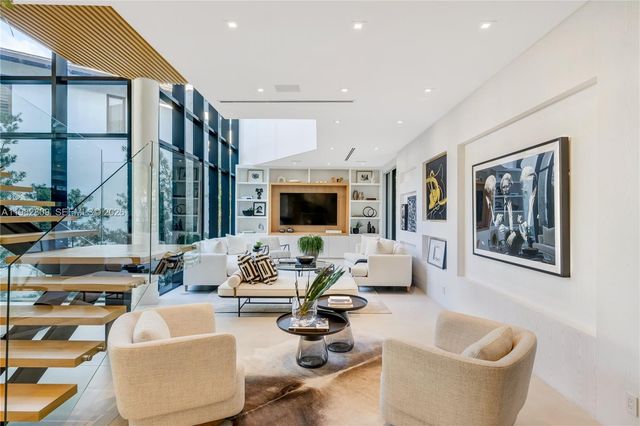 1755 Fairhaven Pl, Miami, FL 33133