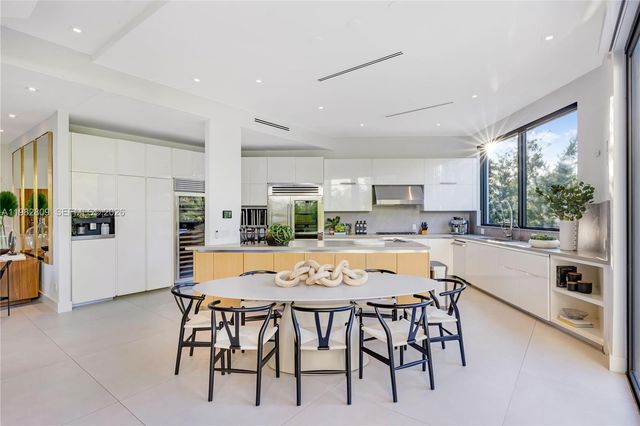 1755 Fairhaven Pl, Miami, FL 33133