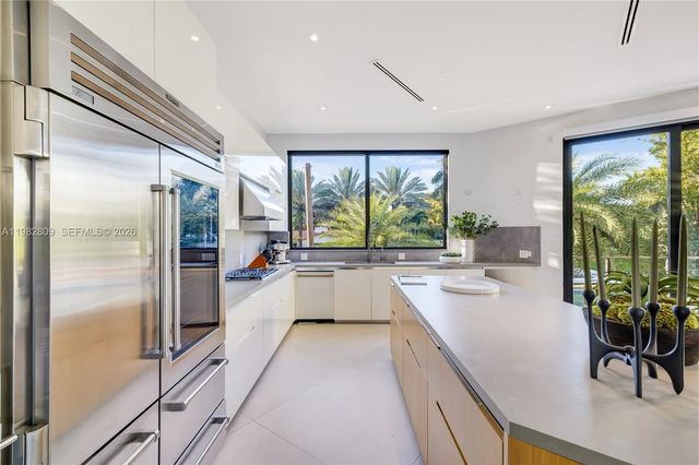 1755 Fairhaven Pl, Miami, FL 33133